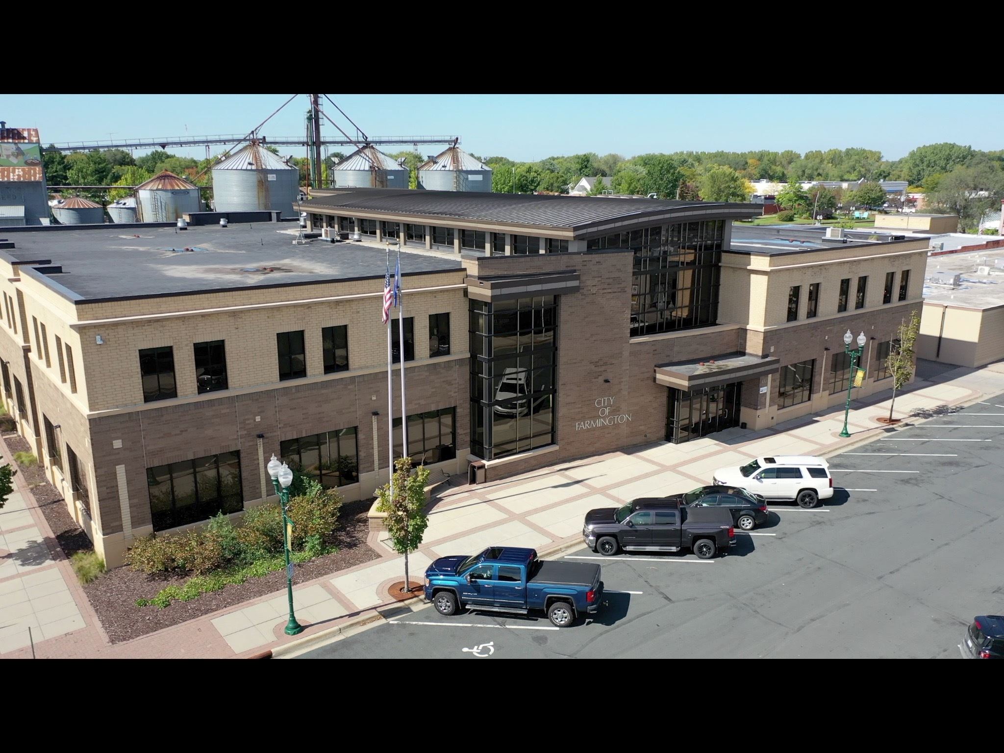 Farmington City Hall front entrance on Third St.
